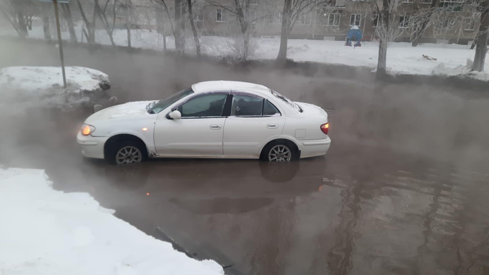 Фото Крупная коммунальная авария на левом берегу Новосибирска: потоп, пробки и холод — фото 10